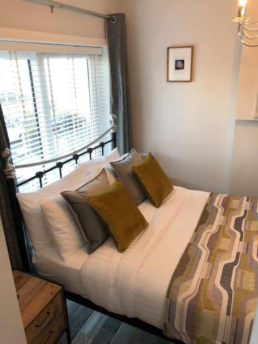 Mumbles - Modern Apartment With Panoramic Sea Views Oystermouth Zewnętrze zdjęcie
