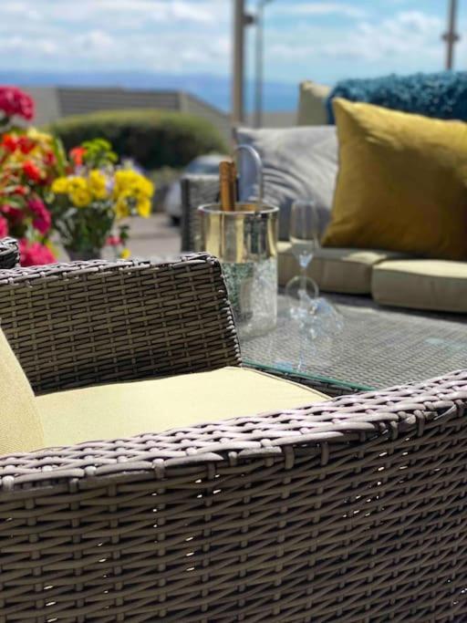 Mumbles - Modern Apartment With Panoramic Sea Views Oystermouth Zewnętrze zdjęcie