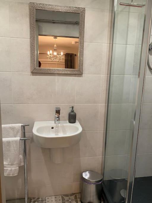 Mumbles - Modern Apartment With Panoramic Sea Views Oystermouth Zewnętrze zdjęcie