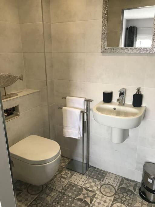 Mumbles - Modern Apartment With Panoramic Sea Views Oystermouth Zewnętrze zdjęcie
